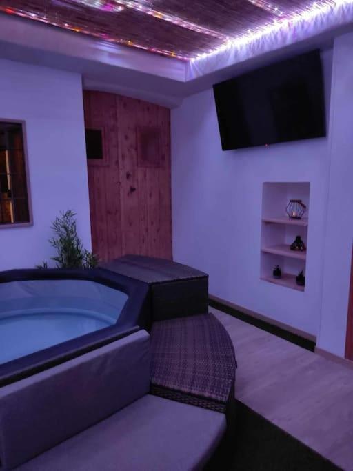 Nuit Romantique Avec Spa Privatif Meilhaud Exterior photo